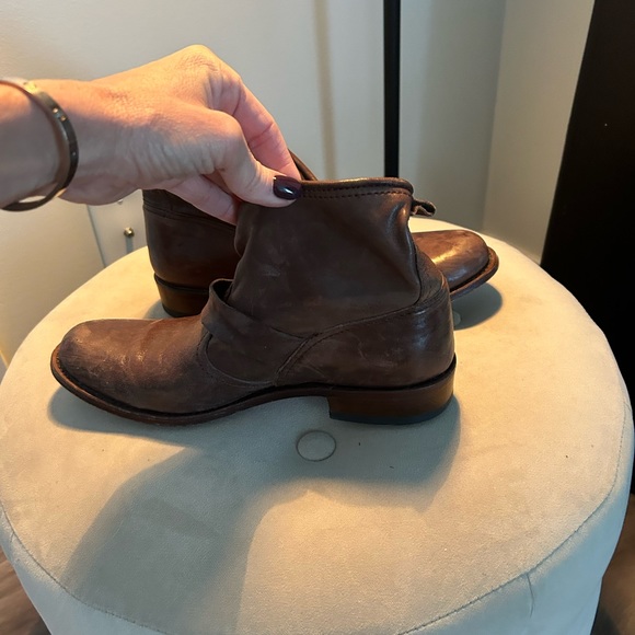 Low profile women’s leather boots. Great with everything! Women’s size 8 - Picture 3 of 4